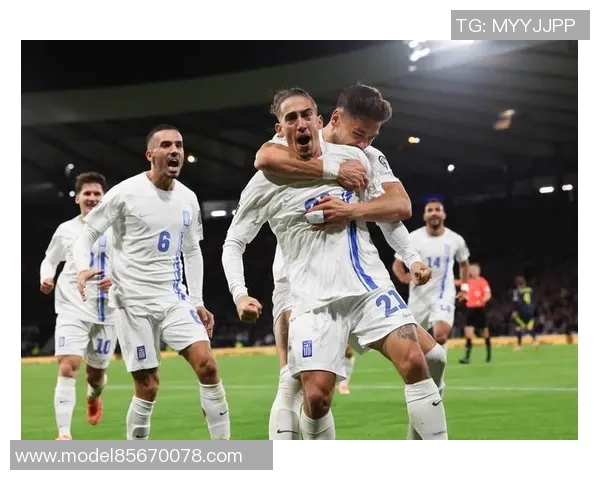 上海足球队在世界杯预选赛中以55分稳居积分榜首位，展现强劲实力